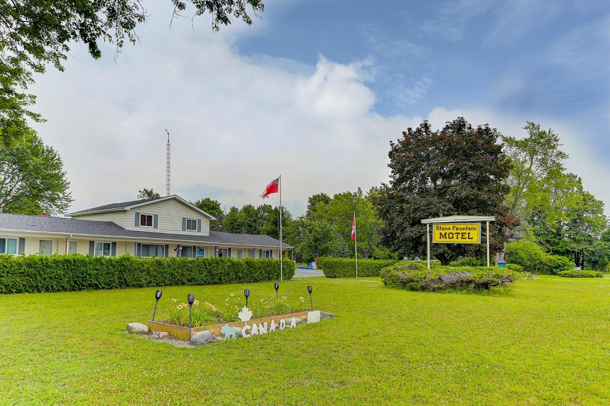 Stone Fountain Motel Fenelon Falls Екстер'єр фото