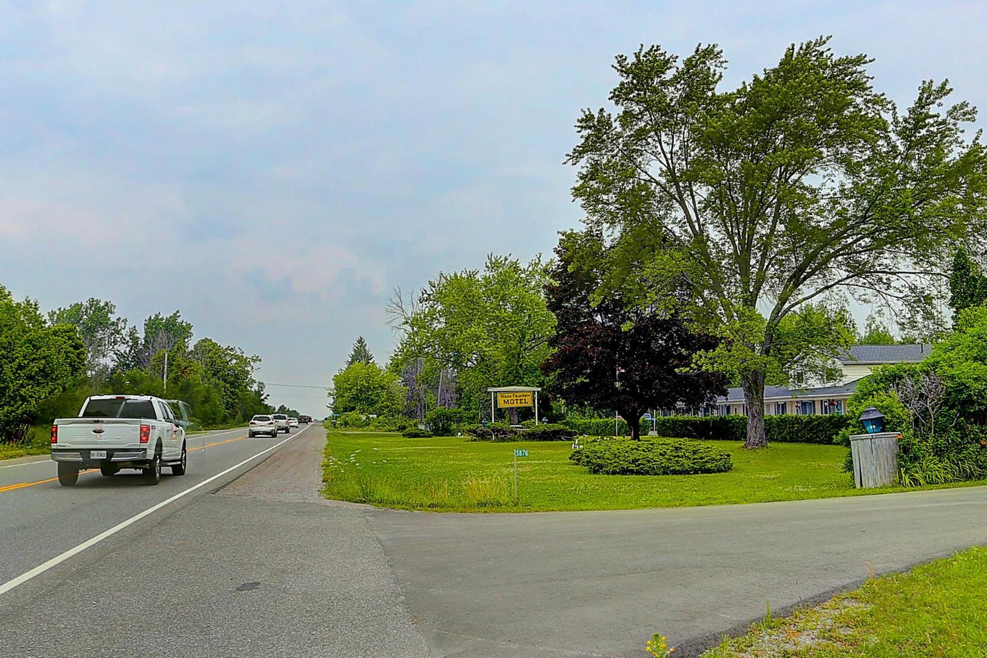 Stone Fountain Motel Fenelon Falls Екстер'єр фото