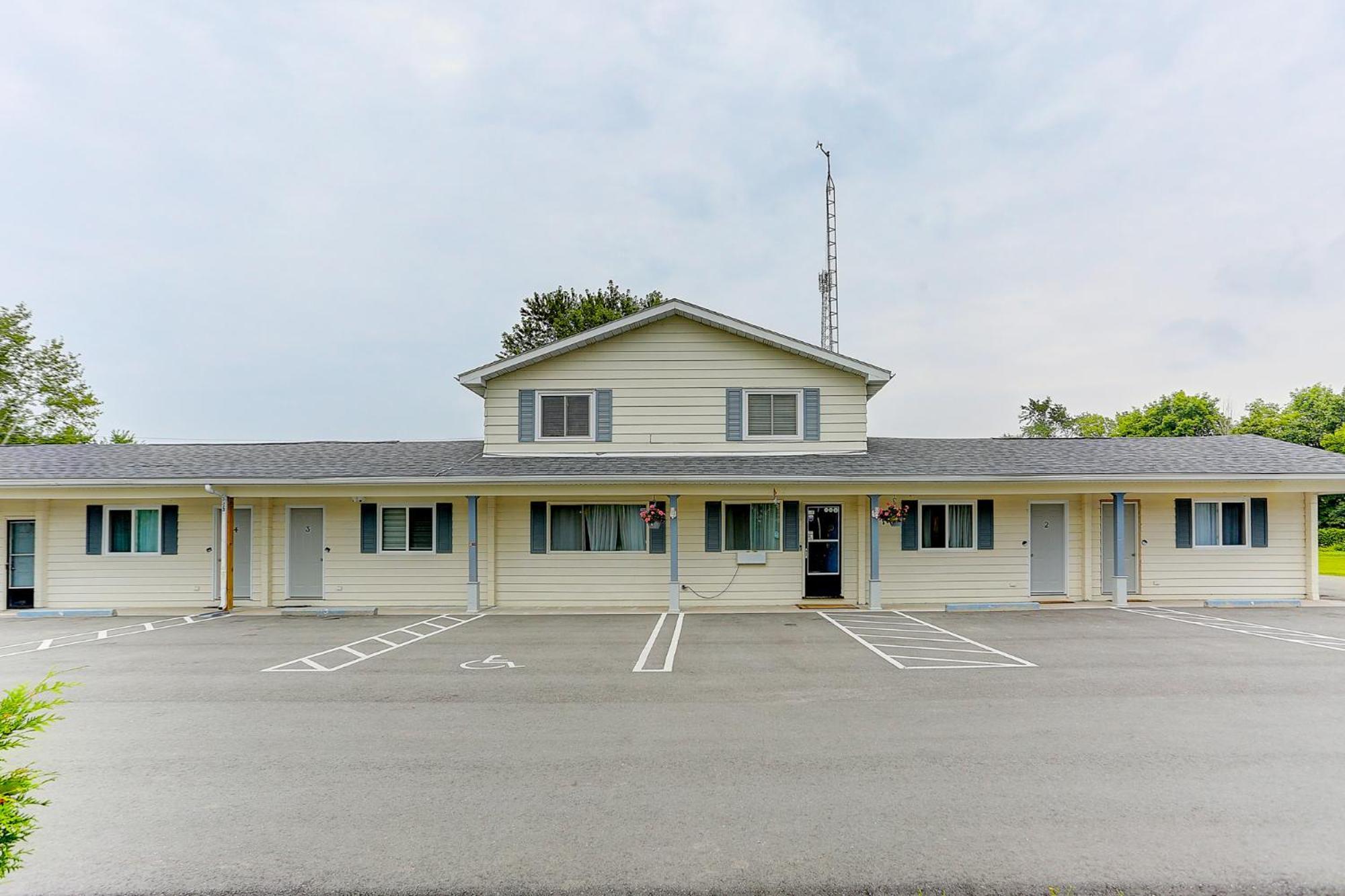 Stone Fountain Motel Fenelon Falls Екстер'єр фото